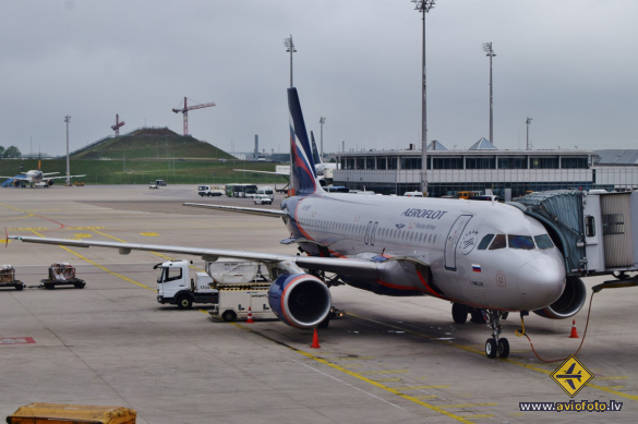 Airbus A320-214